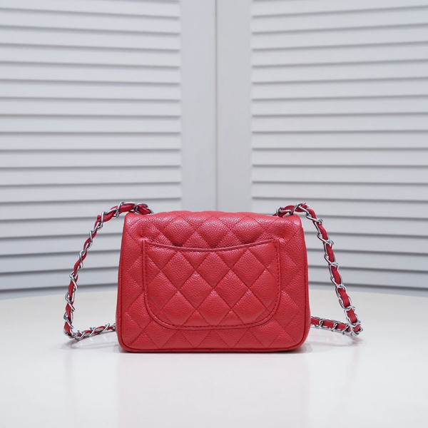 シャネルバッグ側面デザイン